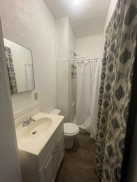 Building Photo - 326 Main St