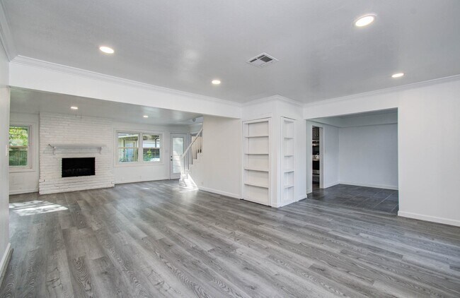 Building Photo - 674 Ravensworth Dr