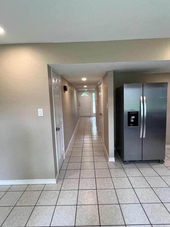 Building Photo - 6700 Forestview Dr