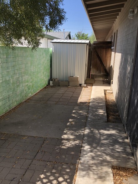 Building Photo - 1007 E Silver St
