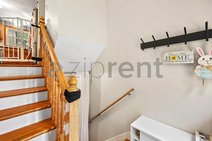 Building Photo - Unit