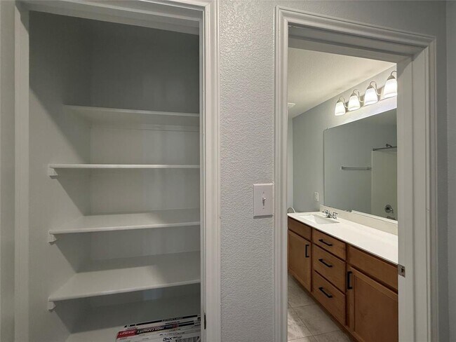 Building Photo - 216 Bougainvillea Lp