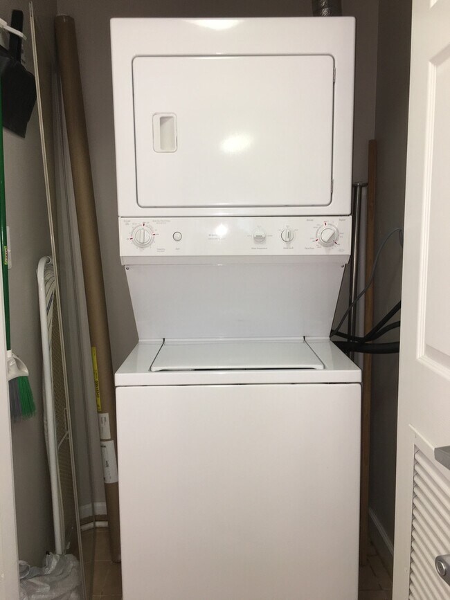 Building Photo - U Street/Columbia Heights 1 Bedroom with DEN