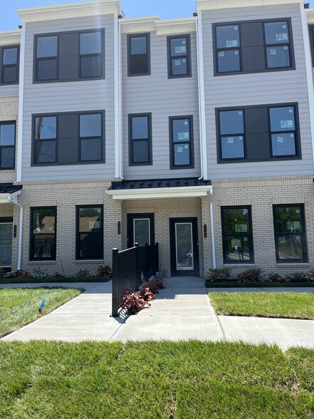 Building Photo - 1105 Greenwich Dr