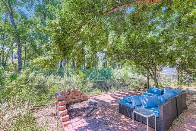 Building Photo - Recently Remodeled 4BD, 3BA Louisville Home