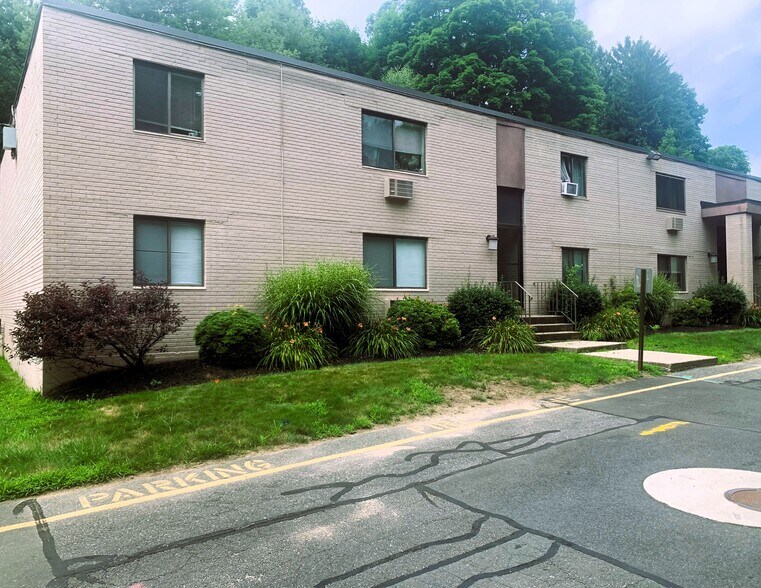 Primary Photo - Meridian Apartments