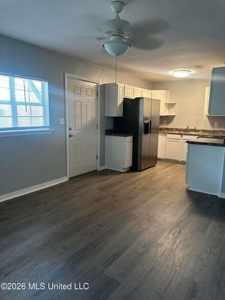 Building Photo - 1206 Beach Ave