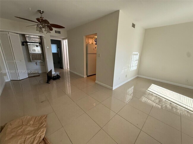 Building Photo - 2101 NE 51st St