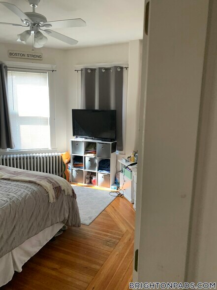 Building Photo - 140 Brooks St