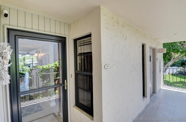 Building Photo - 19 Royal Palm Way