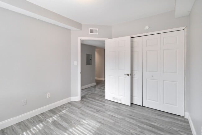 Building Photo - 521 Villa Del Sol Cir