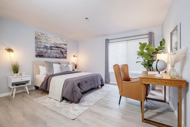 Building Photo - Advent - Low Deposit W/ Laundry & Parking!