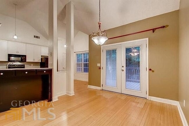 Building Photo - 154 Strathmore Dr