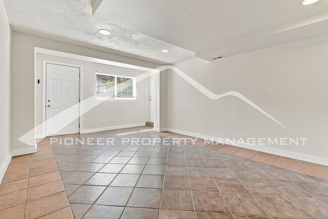 Building Photo - Stunning Home with Washer/Dryer and Gas Grill
