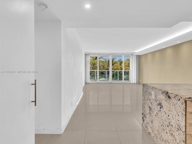 Building Photo - 100 Bayview Dr