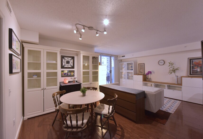 Building Photo - 880 N Pollard St