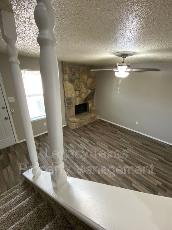 Building Photo - 1409 Courtney Pl