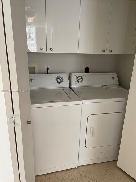 Building Photo - 901 Brickell Key Blvd