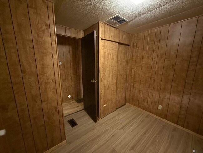 Building Photo - 9384 E Ranch Dr