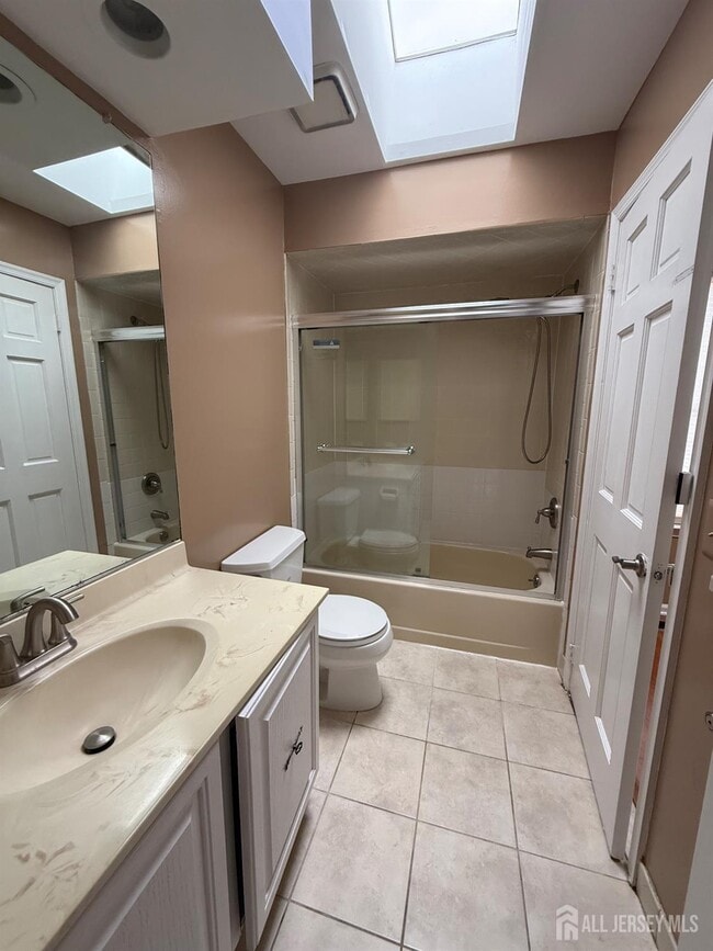 Building Photo - 2802 Deerfield Dr