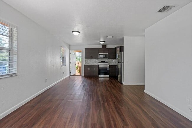 Building Photo - 2 bedroom in North Miami FL 33150