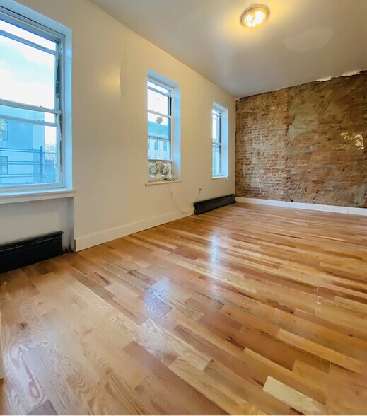 Building Photo - 273 Sumpter St