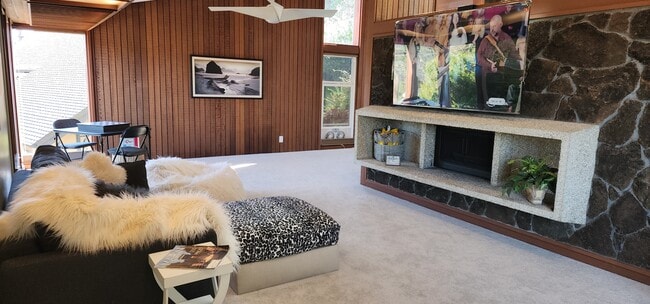 Building Photo - 100 Wimbledon Way