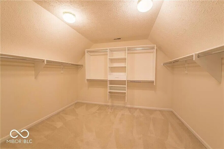 Building Photo - 15151 New Haven Dr