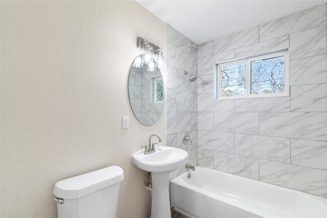 Building Photo - 5825 Southurst St