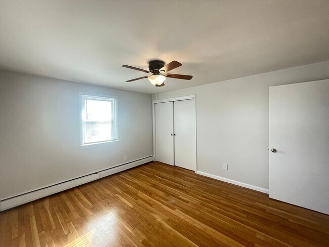 Building Photo - 457 Merrimack St