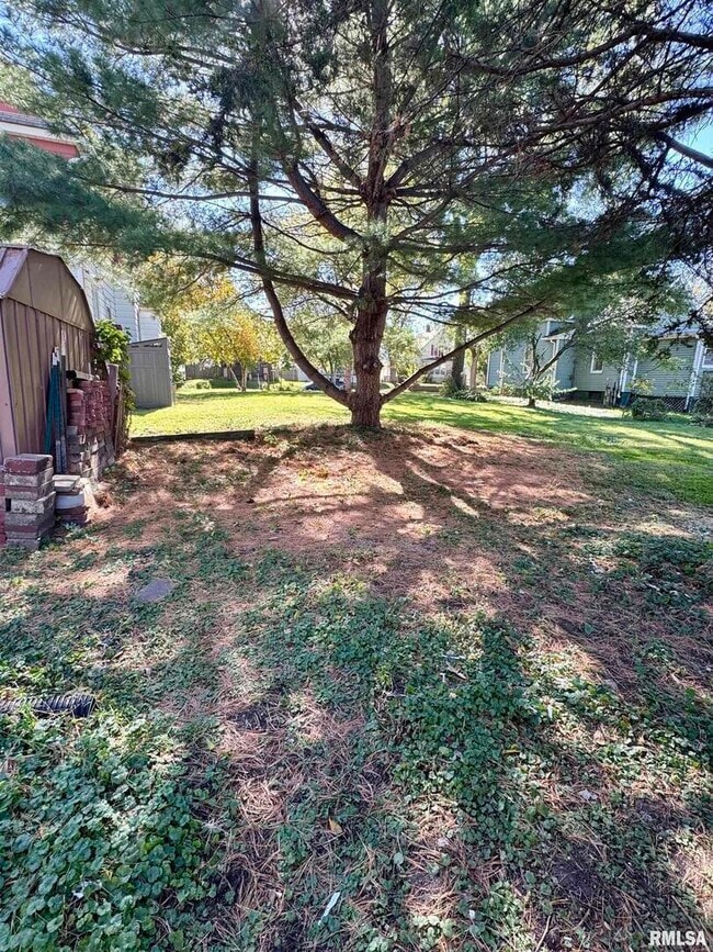 Building Photo - 716 46th St