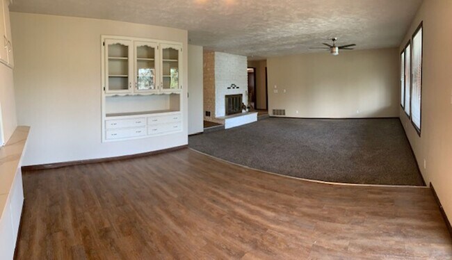 Building Photo - $2,495 / 4BR, 3.5BA Liberty Lake Executive...