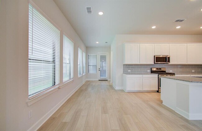 Building Photo - 1515 Noble Pk Dr