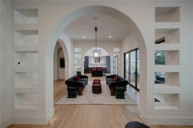Building Photo - 3570 Knollwood Dr NW