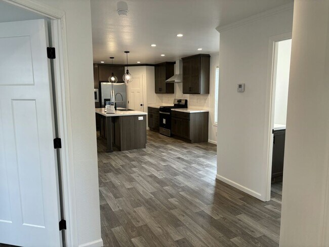 Building Photo - 490 Cimarron