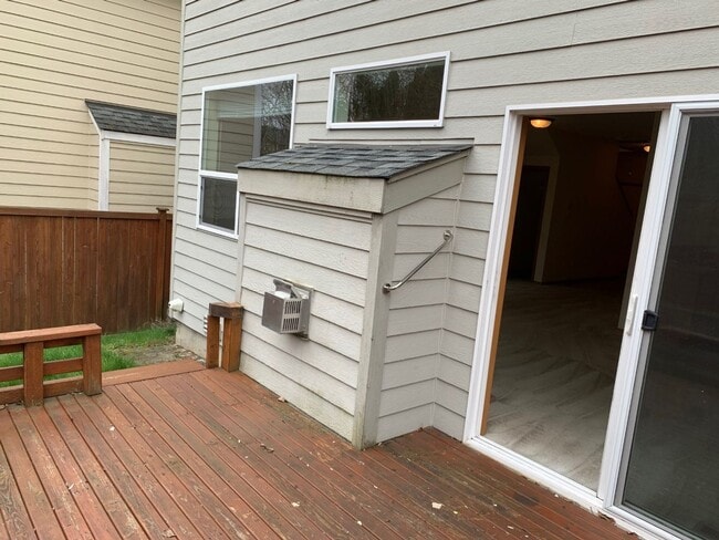 Building Photo - Beautiful 3-bd, 2.5-bath house The Ridge in Kent.