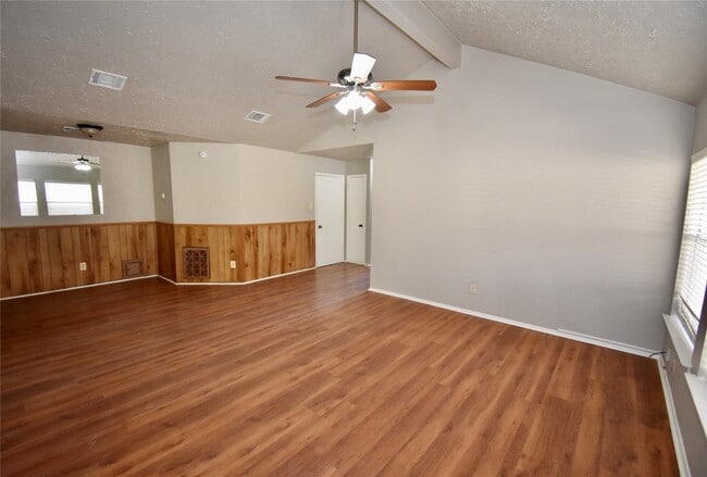 Building Photo - 9231 Goodmeadow Dr