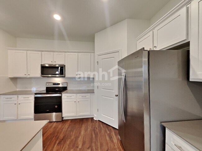 Building Photo - 33966 Thyme Dr