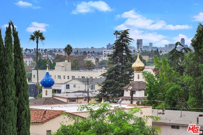 Building Photo - 726 Robinson St