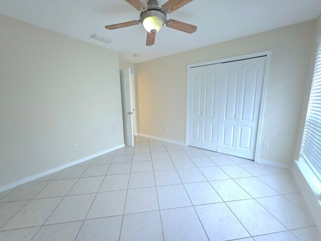 Building Photo - 3/2 Cul-de-Sac Home with Huge Fenced Yard ...
