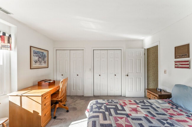 Building Photo - 23 Westview Dr