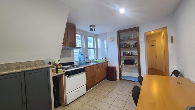 Building Photo - 42 49th St