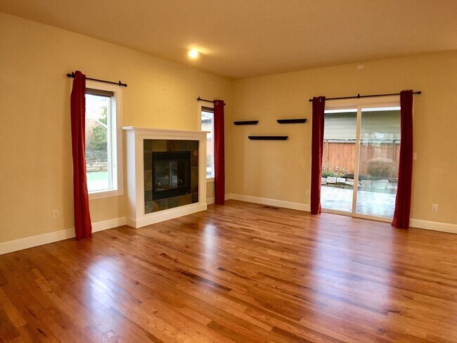 Building Photo - Stunning 3BD  Lake Shore Home with Office and Loft Area!  Gorgeous Finishes!