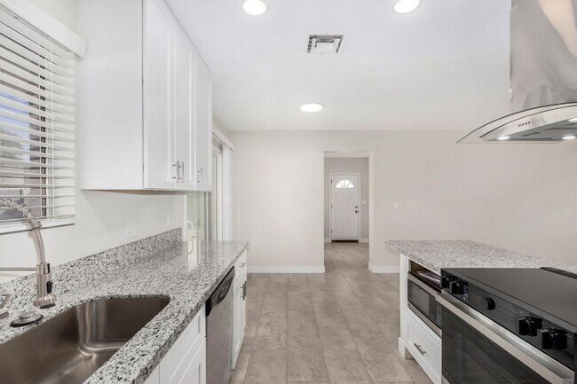 Building Photo - 4316 E Rose Marie Ln