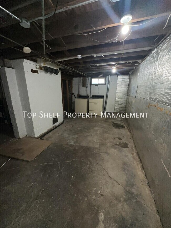 Building Photo - 418 E Sheridan-