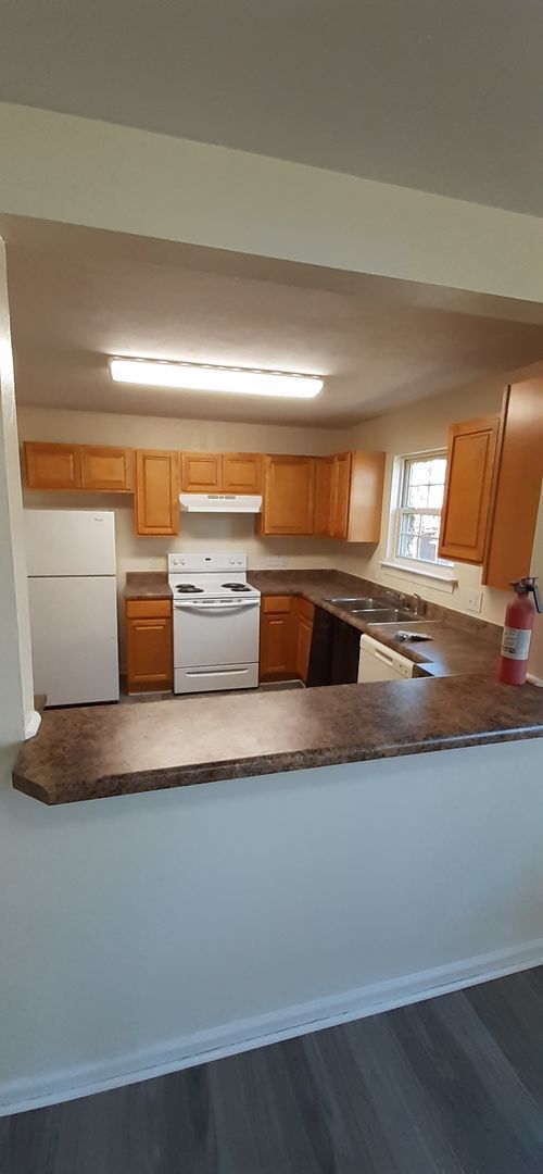 Building Photo - 832 W 38th St