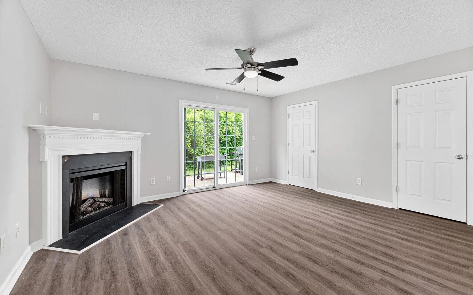 Living room pt2 - 2018 Grassy Banks Dr