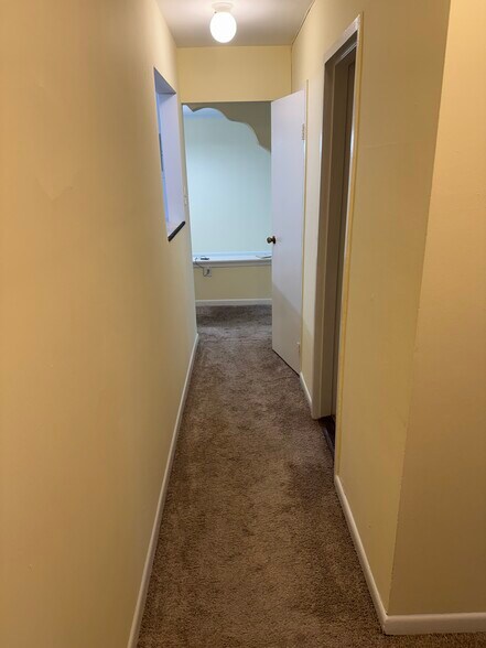 Building Photo - 7420 Lakeview Dr
