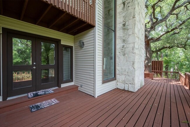 Building Photo - 10907 Legends Ln
