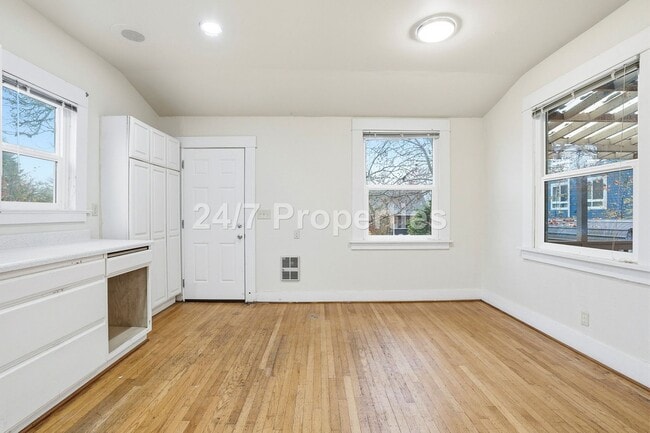 Building Photo - Amazing 4 bedroom home in SE Portland!